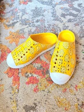 Native Shoes Yellow Sun Print Slip-On Clogs with White Toe Cap